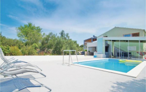Отель Holiday home Stratincica 83 with Outdoor Swimmingpool  Вела Лука